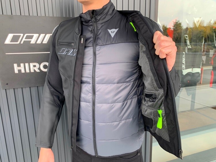 断熱素材を使用した100%防風仕様のアウター【AFTER RIDE INSULATED
